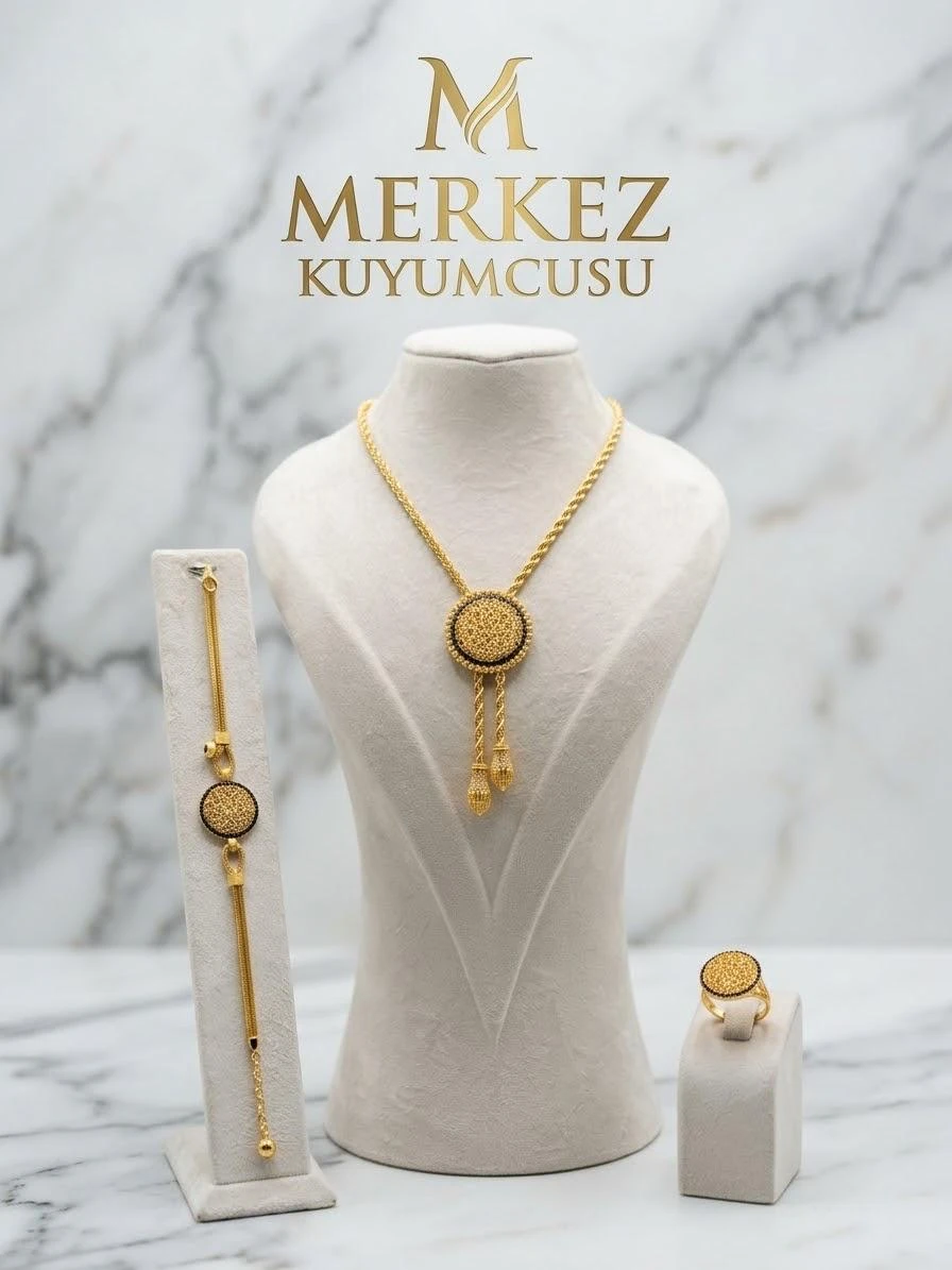 Altın ve değerli taşlarla hazırlanmış temsili mücevher koleksiyonu